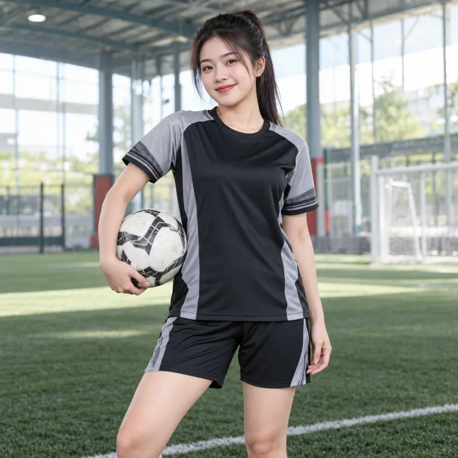 Đồng phục bóng đá doanh nghiệp nữ đen phối xám bạc, vải thể thao tái chế, cổ tròn – thanh lịch dễ phối logo
